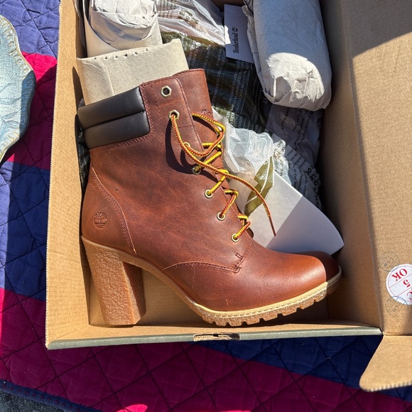 Timberland Women’s Boots size 9 NIB - Picture 2 of 2